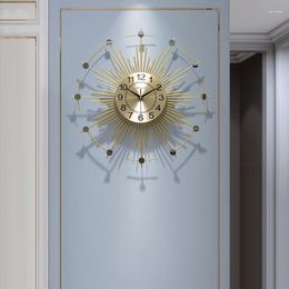 Wall Clocks Style Modern Simple Round Clock Creative Fashionable Living Room Watch Nordic Light Luxury Art Home Decor