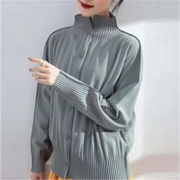 Women's Jackets Miyake Fold Small Coat For Fall 2023 Loose Large Size Fashion Cardigan Single-breasted Stand-up Collar Beautiful Top