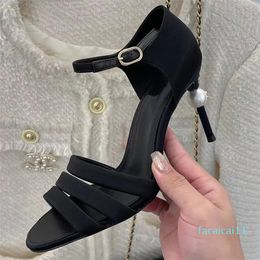 2023 designer womens Pearl sandals women Satin material Elegant temperament Black white one word buckle shoes ladys sexy Back heel