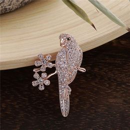 Brooches Elegant Crystal Brooch Bird Gold Color Broche Jewelry Metal Animal Parrot Pins And For Women