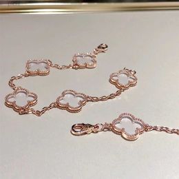 2023 Luxury Clover Designer Bracelet Mother of Pearl 18k Gold Brand Love Bangle Charm Bracelets Shining Crystal Jewellery for Wom25