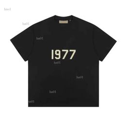 2022 Summer Designer Mens T Shirt T-shirt Front Flocking 1977 Letter Silicon Back Newest High Streetwear Loose Oversize Tee Skateboard D8