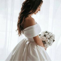 2023 Princess Wedding Dresses Satin Vintage Off The Shoulder Wedding Bride Dresses Long Train White Ivory Wedding Ball Gown