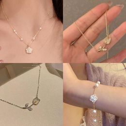 Chains Tulip Rose Pearl Necklace Women's Luxury Flower Elegant Fashion Jewelry Gift Sweater Chain Accessories Valentine
