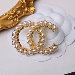 Luxury Designer Brand Letter Brooches 18K Plated Crystal Rhinestone Pearl Jewelry Woman Brooch Marry Wedding Party Gift