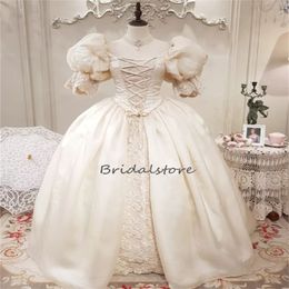 Victorian Gothic Beige Wedding Dress Renaissance Medieval 2023 With Short Sleeves Court Country Bridal Gowns Lace Castle Vestidos De Novia hippie Robes Mariee