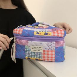 Cosmetic Bags Cases Portable Ladies Cosmetic Bag with Handle Large Capacity Lipsticks Makeup Brush Storage Bag Lovely Zippered Travel Toiletry Bag 230729