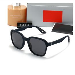 Nuovi occhiali da sole polarizzati da uomo e da donna con gli stessi occhiali da sole alla moda che guidano gli occhiali da sole per il tempo libero 4343