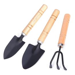 Set di utensili manuali professionali 3PCS Attrezzi per piante da giardino Mini manico in legno Pala Rastrello Vanga Bonsai Kit di piante grasse per invasatura Diserbo 213M