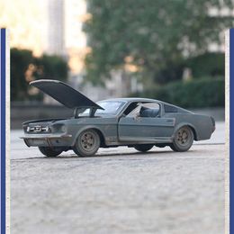 Diecast 1 24 Ford Mustang GT Modified 1967 Make Old Simulation Alloy Car Model Gift Display Mini Toys Ornaments Souvenir317z