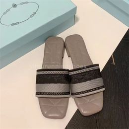 luxurys designer shoe women slides candy slippers Womans Home Flip Flops Casual Sandals Summer Leather Flat Slide Rubber Sole Classic sliders P brand Slipper L1