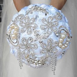 2020 New Fashion Ivory White Bridal Wedding Bouquets Pearls Beading Brooch Bridesmaid Artificial Colourful Wedding Bouquets240v