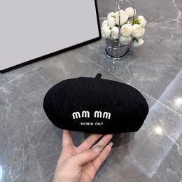 Miun Miun Designer Women Beret Solid Colour Letters Embroidered Logos Pumpkin Hat Autumn and Winter Literary Style Popular Painter Artist Cap Brimless Hat 352