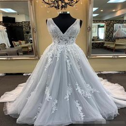 Elegant V Neck Silver Grey Wedding Dresses A Line Tulle Sweep Train Princess Lace Applique Ruched Pleats Wedding Gown vestido de n226Q