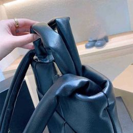 Shopping Bags Women Largecapacity Designer Handbags Padded Bag Black Leather Handbag Classic Logo Design Crossbody Purses 220721