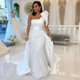 2021 One Shoulder White Mermaid Wedding Gowns With Bow Satin And Sequined Overskirt Plus Size Bridal Dresses Ribbons vestidos de n254h