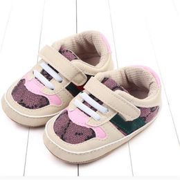 Designer First Walkers Tênis com estampa de bebê recém-nascido Sapatos casuais Sola macia Pré-caminhante Infantil Calçados esportivos infantis