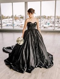 Gothic Black Satin A Line Wedding Dresses 2023 Sweetheart Corset Back Beaded Lace Appliques Bridal Gowns Vestidos De Novia