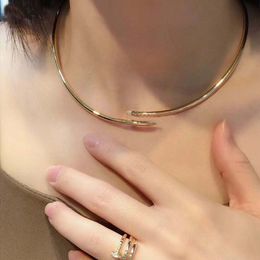 2023 Luxus-Charm-Halsband und Halskette mit Diamant-Nageldesign in zwei Farben vergoldet und silbern mit Boxstempel PS7447B