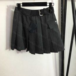 23ss Designer Skirts Womens Clothing Side Letter Printed Pocket Triangle Embellished Belt Waist Pleated Short Skirt High Quality Women Clothes A1