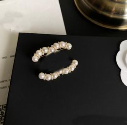 Luxury Designer Brooches Fashion Men Women Brand Letter High Quality Alloy Material Brooch 18K Gold Plated Silver Inlaid Crystal Pearl Wedding Dress Pins Jewelry