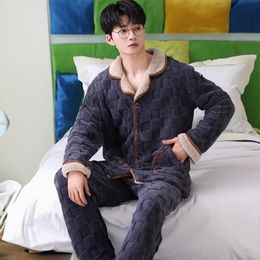 Mäns Sleepwear 1Set Winter Thicked Flanell Pyjamas för män Byxor Långärmad Coral Velvet Lapel 2st Set Warm Leisure Housewear 231031