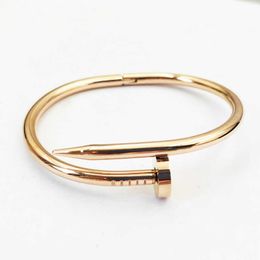 Designer charm Personalised trendy titanium steel horseshoe vacuum gold-plated bracelet D-shaped buckle stainless street shooting mixed batch