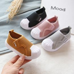 Tênis sapatos infantis sapatos casuais meninos meninas tênis de verão primavera moda respirável bebê de fundo macio não deslizamento sapatos 230331