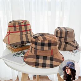 21SS Travel Sunshade Bucket Hat Wide Brim Hats Fashion Classic Grid Stripe Print Designer Women Nylon Autumn Spring Fisherman Sun 286n