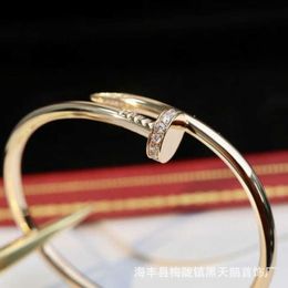 Hot Boutique Internet celebrity Tiktok V Gold cati Head and Tail Nail Drill Bracelet Champagne CNC Edition Luxury Does Not Fade
