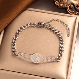 Fashion Jewelry Designer vans cleefly Clove Charm Bracelets Newest Style 4four Leaf 18k Gold Bangle for Women Chain Elegant Gift No Box Uum