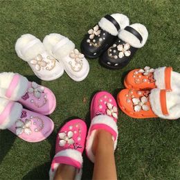 Large size hole shoes winter slippers women thick soles garden shoes and plush shoes 231007