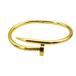 famous brand Personalized trendy titanium steel horseshoe vacuum gold-plated bracelet D-shaped buckle stainless street shooting mixed batch