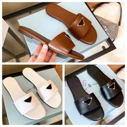 Women Designers slippers Sandals Flat Slides Flip Flops Summer genuine Triangle leather Outdoor Loafers Bath Shoes Beachwear Slippers Black White 35-41