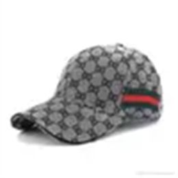 2023 Migliore qualità Populante berretto a sfera di fragole in tela designer casual Fashion Hat Hat Outdoor Sports Uomini Famoso baseball