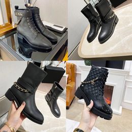 Designer Boots Australian Fashion Brand Luxury Leather Boots Chain Zipper Thick Heel Flat Boots Black White Professional Leather Boots Martin Boots