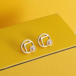 Luxury Designer Pearl 18k Gold Earrings Women's stylish Simple Stud earrings Women's gift jewelry