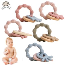 Baby Teethers Toys 1Pcs Silicone Teether Ring A Free Rattles Bracelet Food Grade born Accessories Cartoon Teething 230331