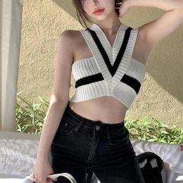 Women's T Shirts Girl Knitted Vest Design Sense 2023 Summer Striped Sleeveless V-neck Slimming Versatile Halter Short Top