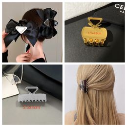 Semplice stilista triangolo fermaglio per capelli lettera di marca donna ragazza capelli artiglio gioielli per capelli copricapo forcina accessori per fermagli per capelli