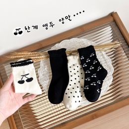 Designers Design Wave Point High Quality Baby Boys Girls Fashion Big Children Breathable Cotton Socks Youth Black And White Striped Kids Mid-tube Socks