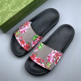 Damen Slipper Designer Sommer Slides Sandalen Beach Slide Flache Plattform Damen Badezimmer Home gg Herrenschuhe Flip Flops Striped Guccie Casual bequem