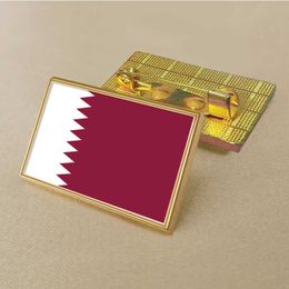 Party Qatar Flag Pin 2.5*1.5cm Zinc Die-cast Pvc Colour Coated Gold Rectangular Medallion Badge Without Added Resin