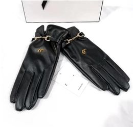 Designer Leather Five Fingers Gloves Women Short Fleece Thickened Glove Vintage Simple Protective Gloves