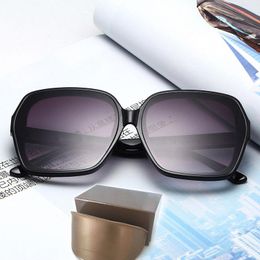 Designer Sunglasses Luxury charm Womans Mens Sun glasses UV Protection men eyeglass Gradient Metal hinge Fashion women spectacles