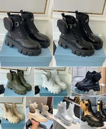 Designer-Stiefel, Luxusstiefel, Martin-Schuhe, stilvolle, klassische, matte Lackleder-Umkehrvariante, schwarzes Dreiecks-Marken-Kalbsleder-Winterstiefel, australische Plattform