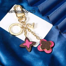 Keychains & Lanyards Designer Jewellery Luxury Men Car Key Chain Women Fashion Bags Lovers Keyrings Golden Buckle Chains Letters Lock Keychain RM6W