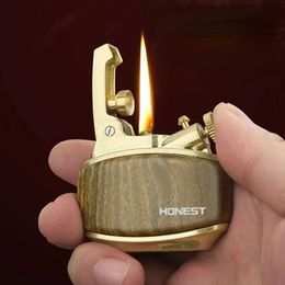 Lighters New Retro Creative Compact Sandalwood One-click Ejection Ignition Old-fashioned Windproof Kerosene Lighter Personalized for Men