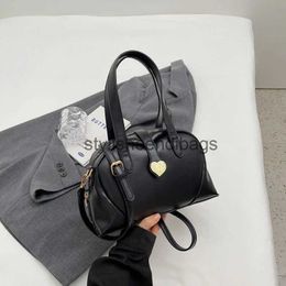 Shoulder Bags Hats Bucket Hats Handbag Autumn New Women's Heart Lock Shoulder Bag Fashion Soft Leather Horizontal Body Bagstylisheendibags