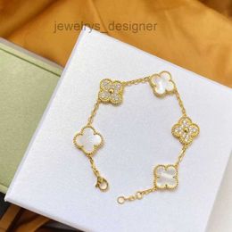 van 4/Four Cleef Leaf Clover Charm 6 colors Bracelets Bangle Chain 18K Gold Agate Shell Mother-of-Pearl for Women Girl Wedding Jewelry gifts wholesalee